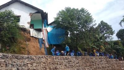 Pemasangan Bronjong Sungai Tanggul Selesai